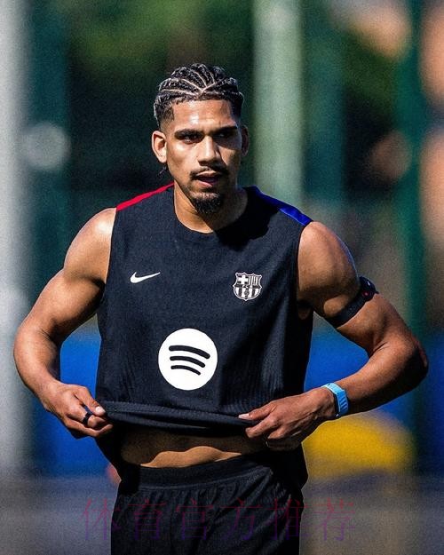 阿劳霍:我们需要振作起来 期待与皇马的对决 阿劳霍:我们需要振作起来 期待与皇马的对决